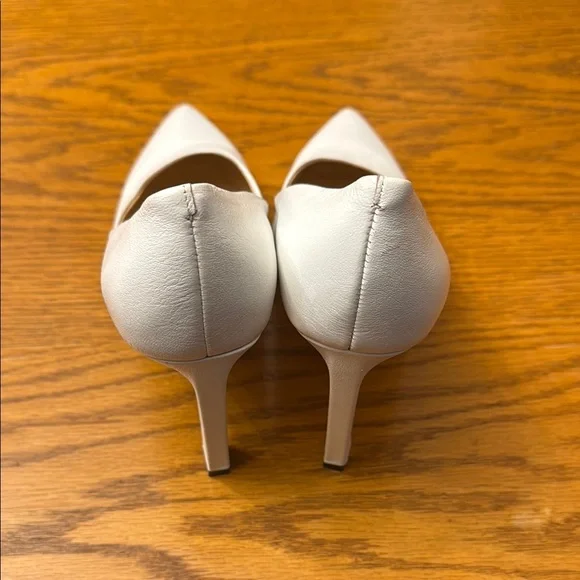 Vince Camuto White Heels Classic Pointed-Toe Pumps - Picture 3 of 5